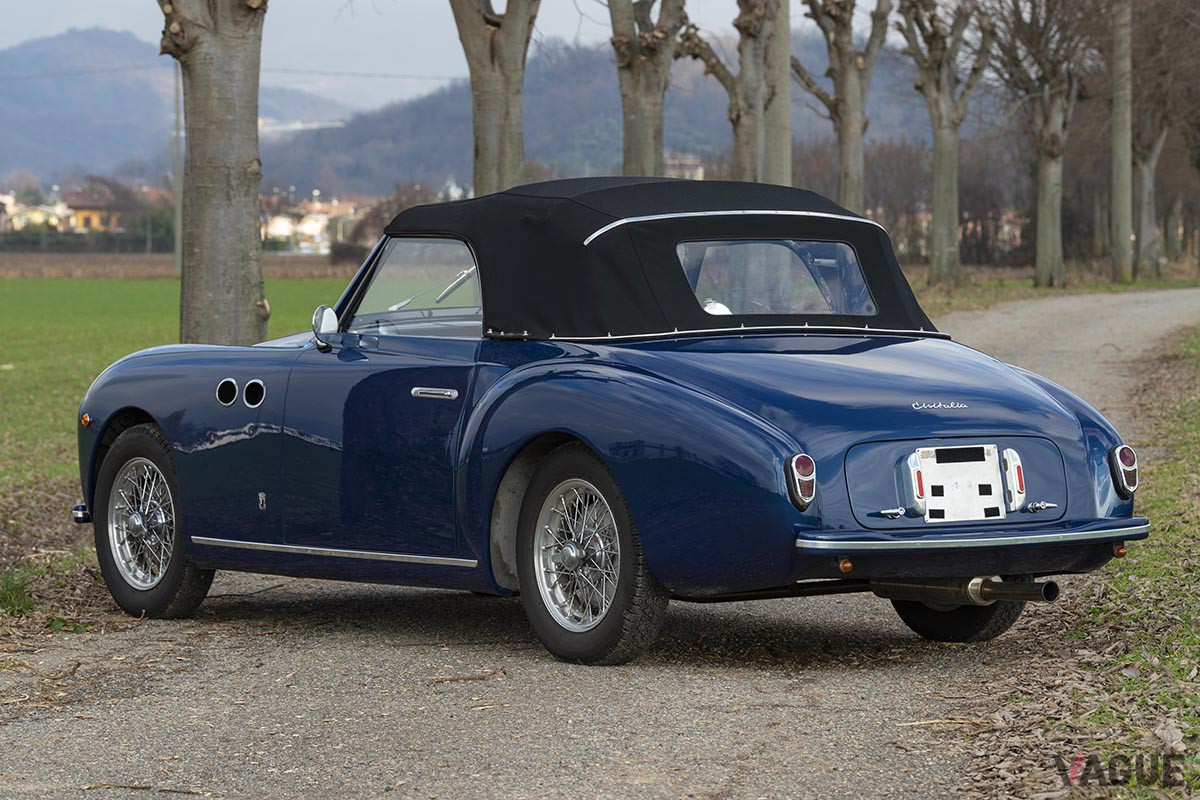現在約5200万−5850万円で継続販売中のチシタリア「202 SC カブリオレ」（C)2021 Courtesy of RM Sotheby's