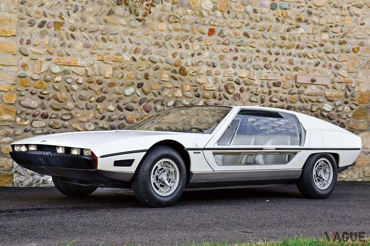 エスパーダのデザインソースは、1967年のジュネーブで発表したベルトーネとの合作であるマルツァルといわれている