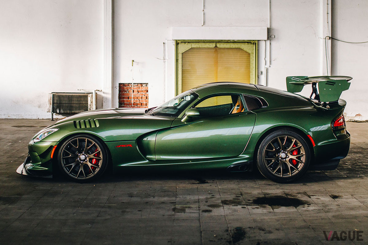 約2080万円で落札されたダッジ「バイパーACR」（C）2021 Courtesy of RM Sotheby's