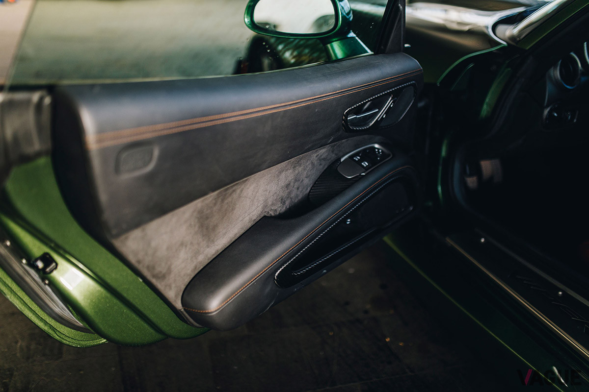 約2080万円で落札されたダッジ「バイパーACR」（C）2021 Courtesy of RM Sotheby's