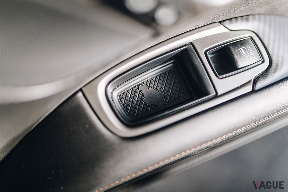 約2080万円で落札されたダッジ「バイパーACR」（C）2021 Courtesy of RM Sotheby's