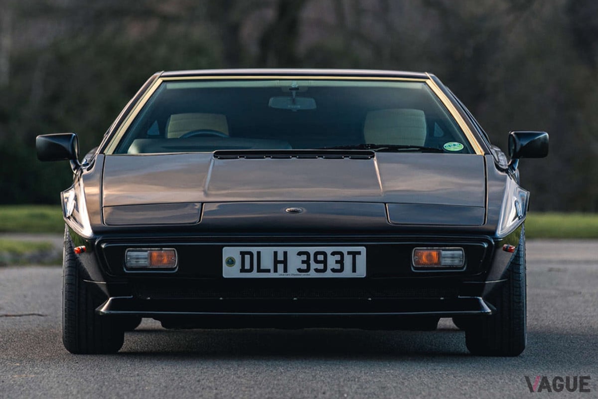 約990万円で落札されたロータス「エスプリS2 JPS」（C）Silverstone Auctions Limited 2021