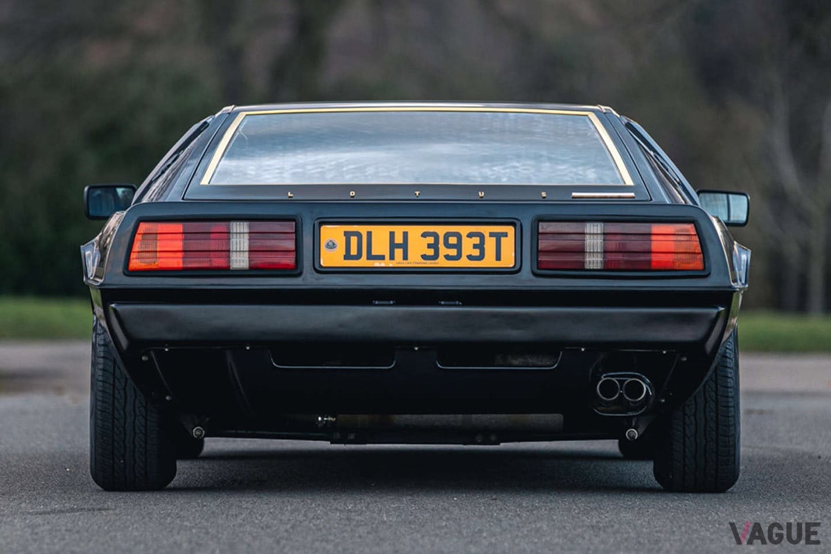 約990万円で落札されたロータス「エスプリS2 JPS」（C）Silverstone Auctions Limited 2021