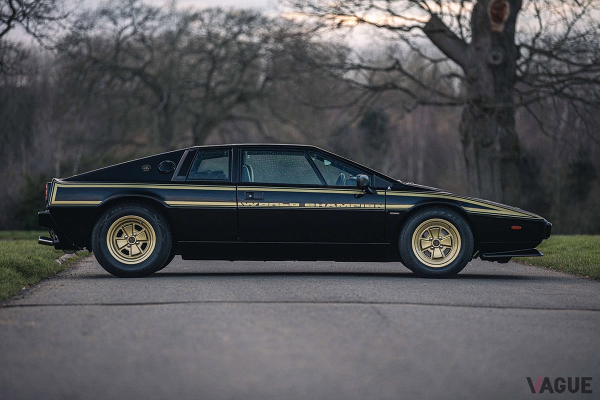 約990万円で落札されたロータス「エスプリS2 JPS」（C）Silverstone Auctions Limited 2021