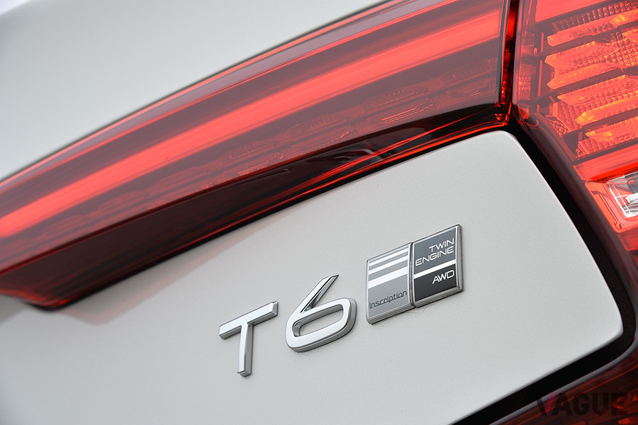 S60 T6ツインエンジンAWDのエンブレム