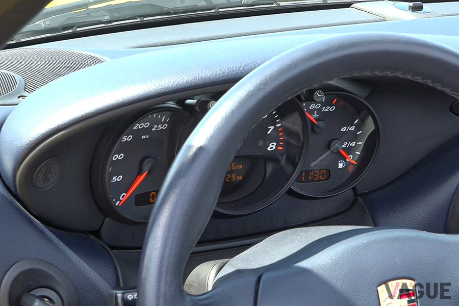 2003年モデルのポルシェ・ボクスターのメーターパネル
