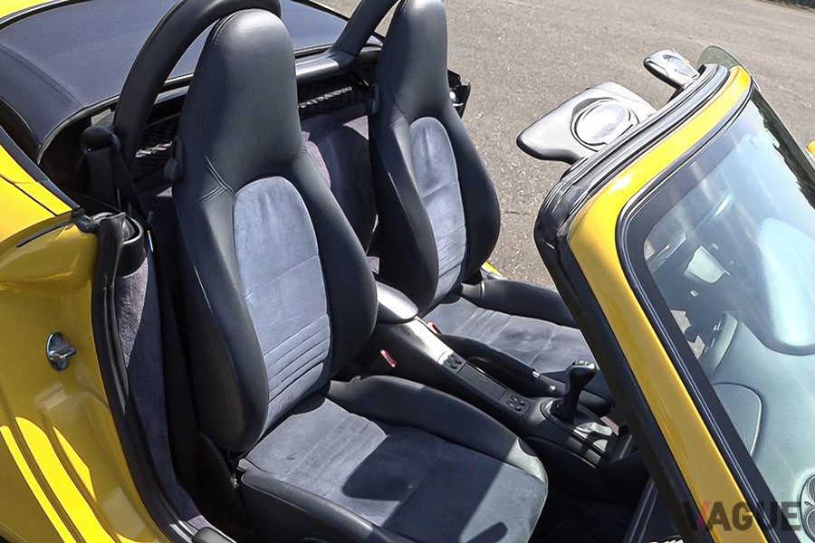 2003年モデルのポルシェ・ボクスターのシート