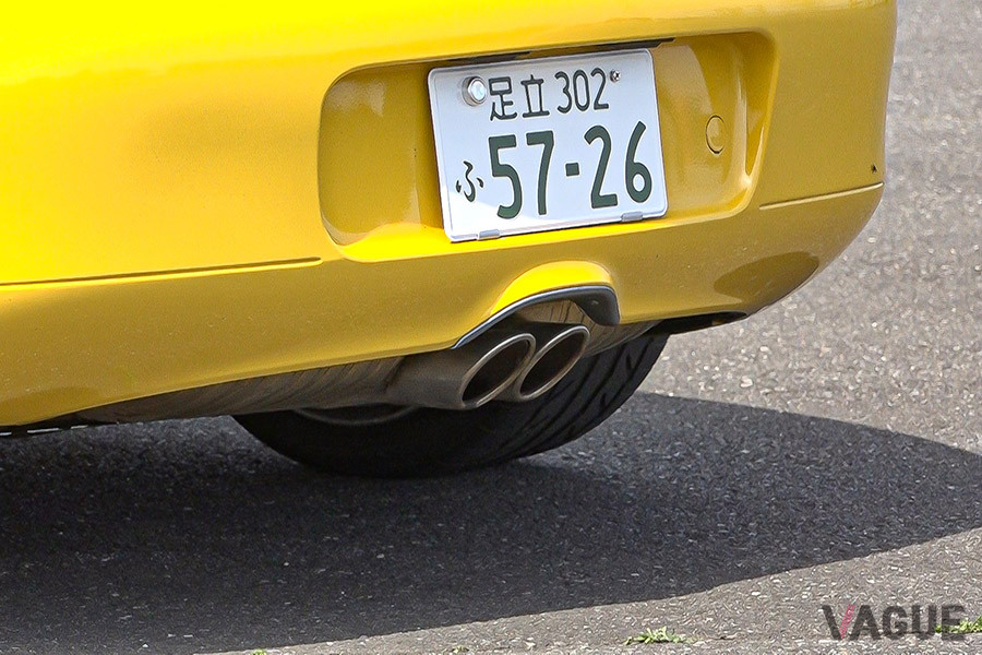 2000年モデルのポルシェ・ボクスターSのマフラー