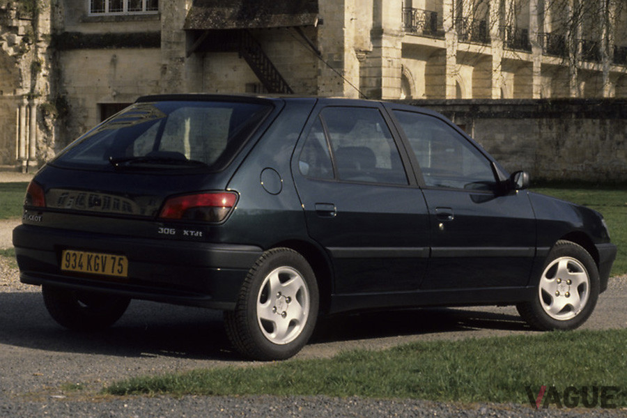306は1998年に日本で4062台の販売台数を記録した