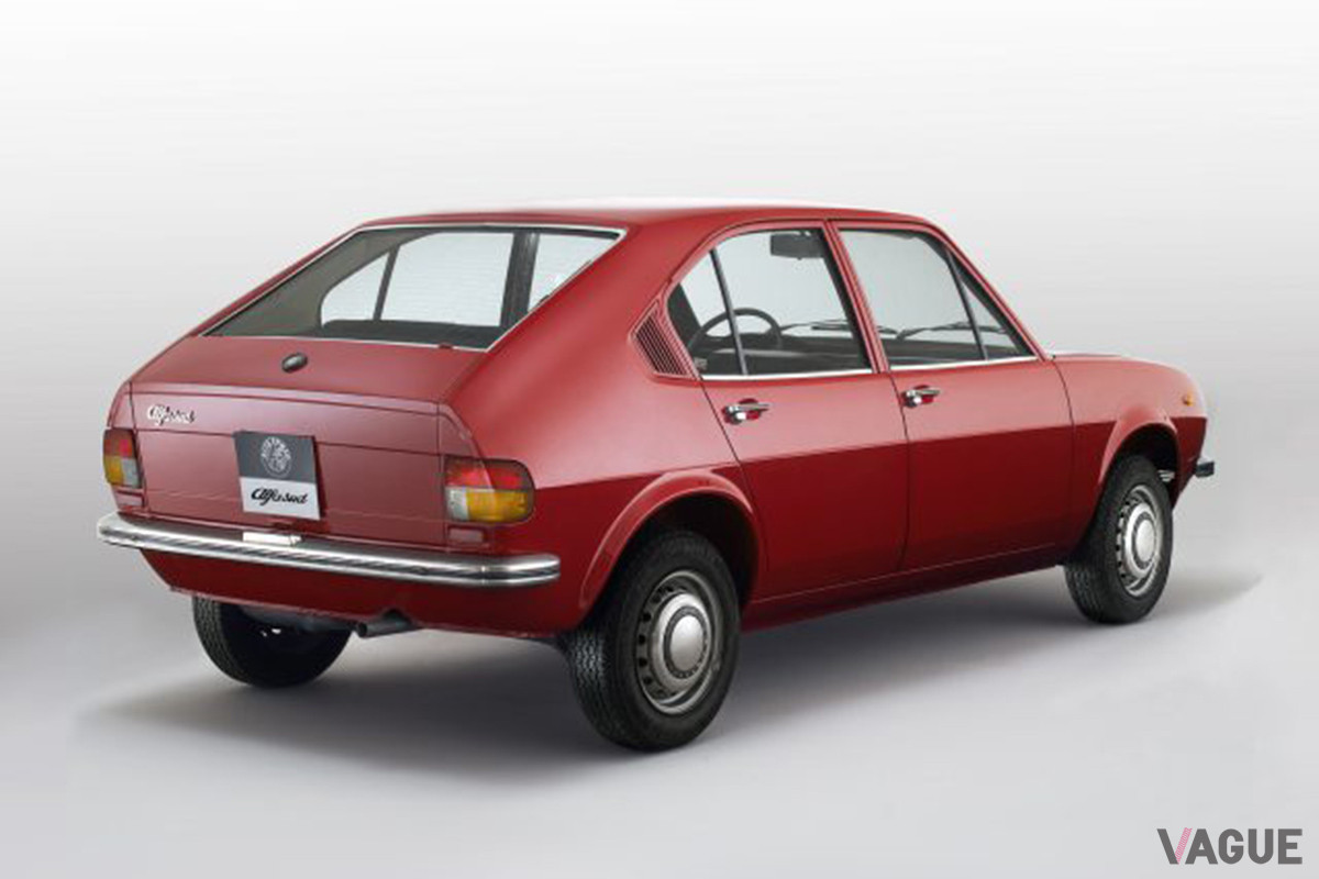クリーンな印象の強い、初期型ベルリーナのリアビュー