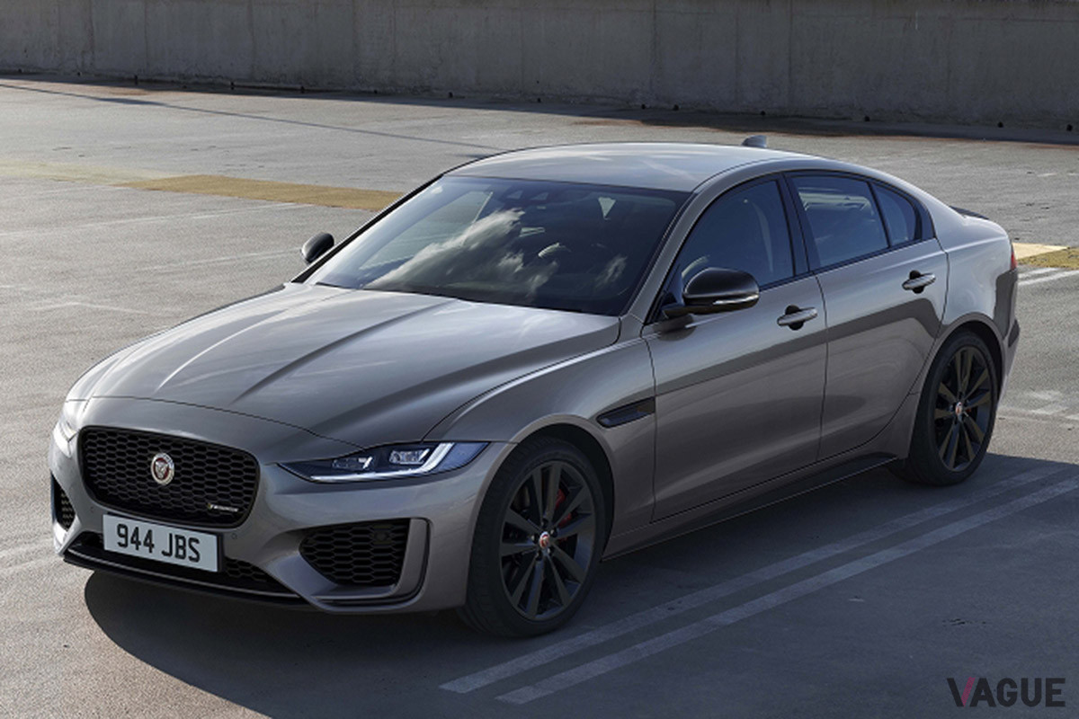 「XE」に外観をブラックパック、ブラックホイール、ラゲッジリッドスポイラー、ブライトメタルベダルなど黒で引き締めた新グレードの「R−DYNAMIC BLACK」が加わった