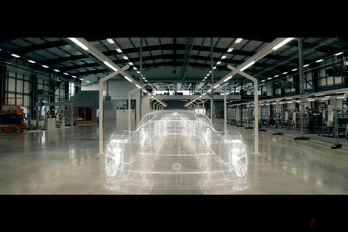ロータス最後のエンジン搭載モデルとなる「エミーラ」のティザーフォト