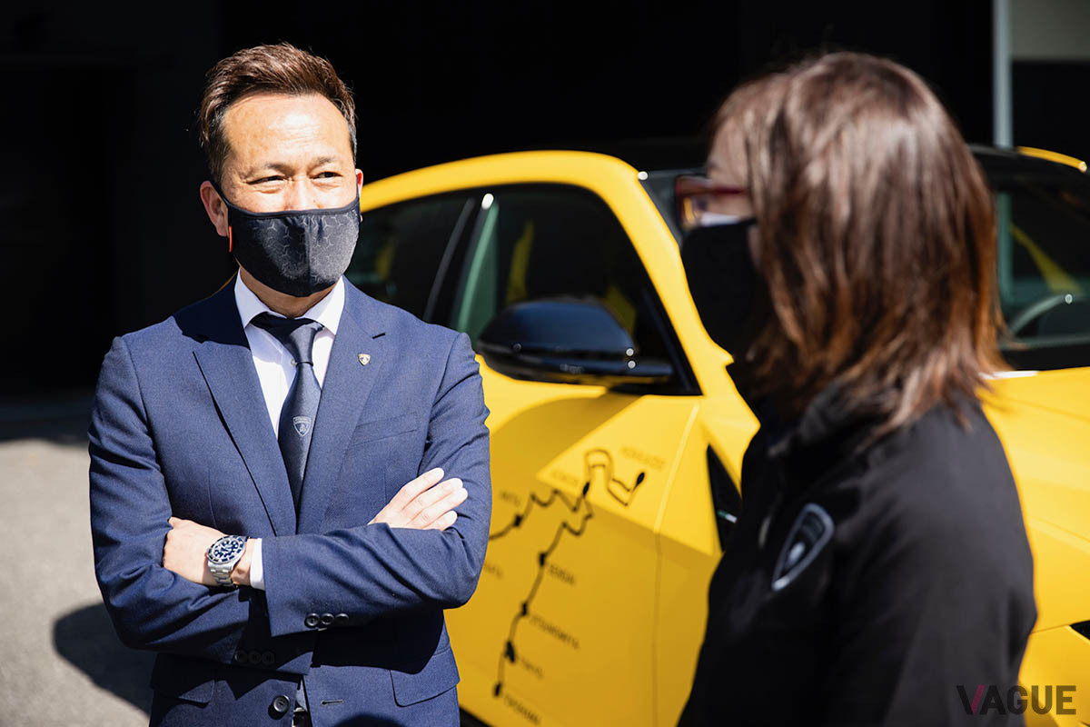 ランボルギーニ福岡の大森店長にウルスについて説明してもらいました