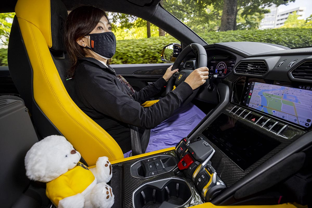 旅のお伴はクマのぬいぐるみ