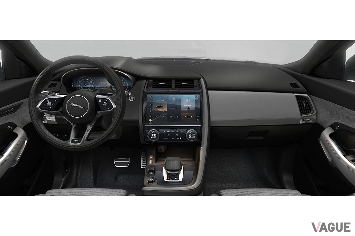 インテリアにはシックな色味のクラウドのウィンザーレザースポーツシートを採用