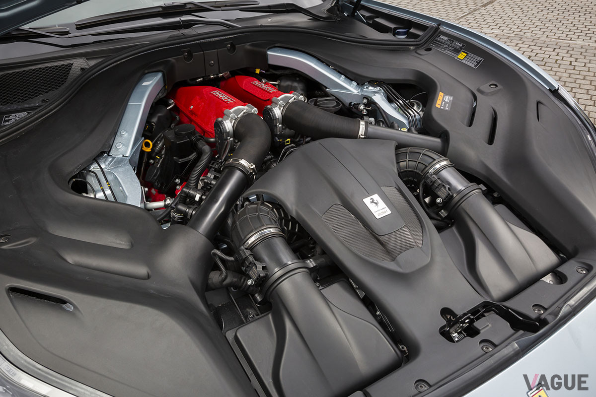V型8気筒DOHCターボの最高出力は、620ps／5750−7500rpm