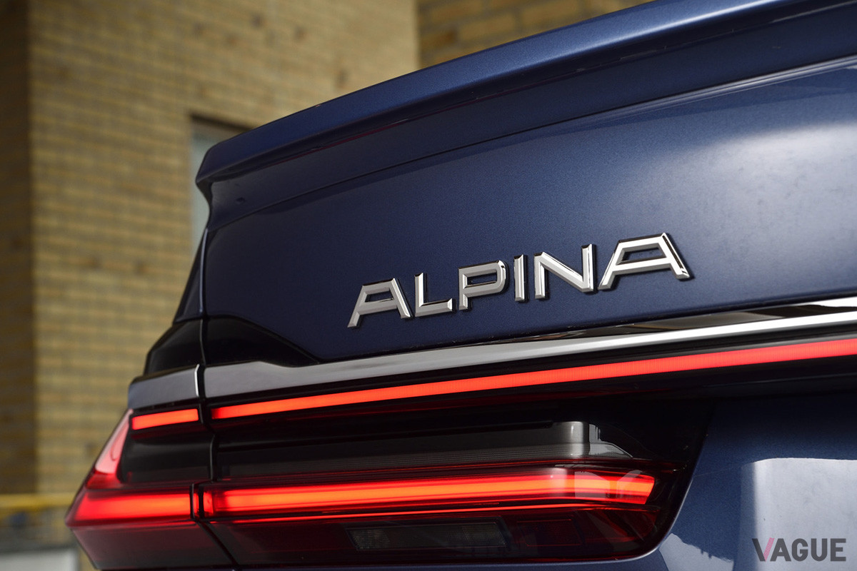 トランクリッドの左側には「ALPINA」のレターバッジ