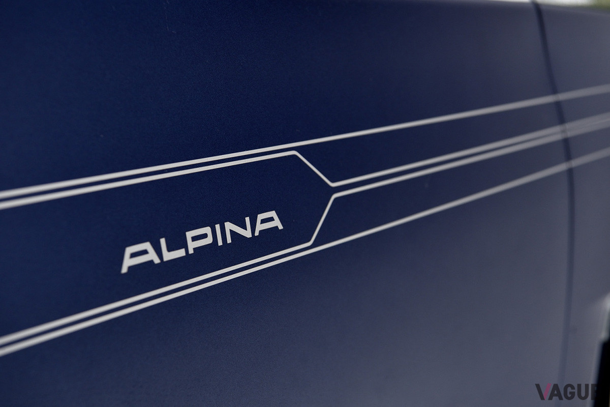 「アルピナ・デコセット」と呼ばれるサイド・ストライプ