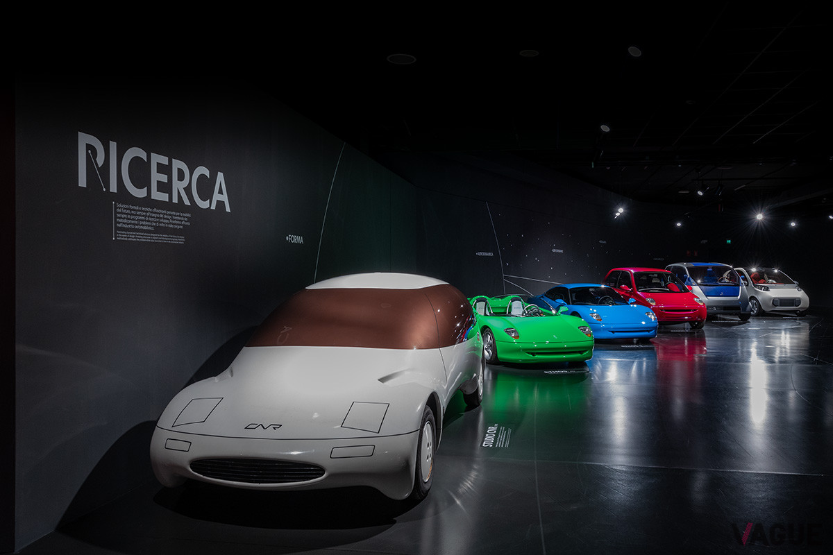 「RICERCA（研究）」エリアには、空力実験車やごく初期の電動シティカーが並ぶ