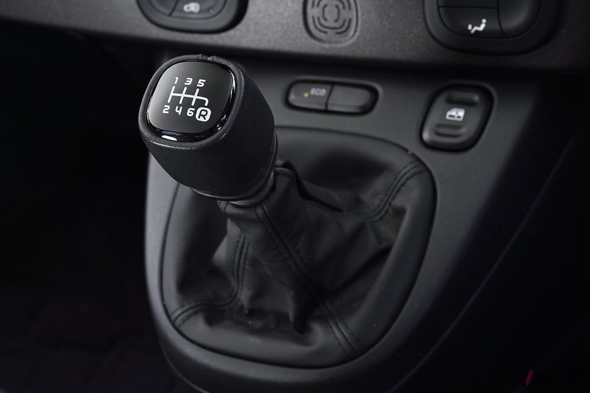 いまでは新車で購入することが難しくなった6速MT