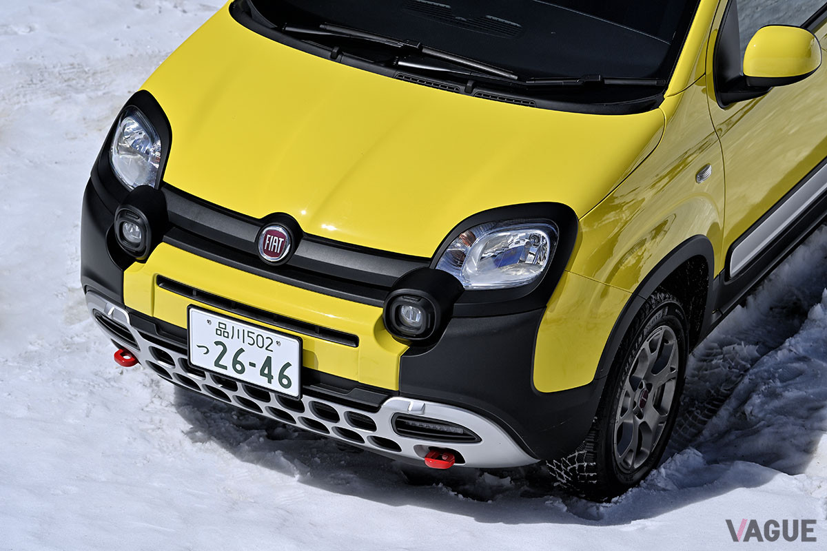 フロントバンパーの下側のシルバーのスキッドガードが特徴的