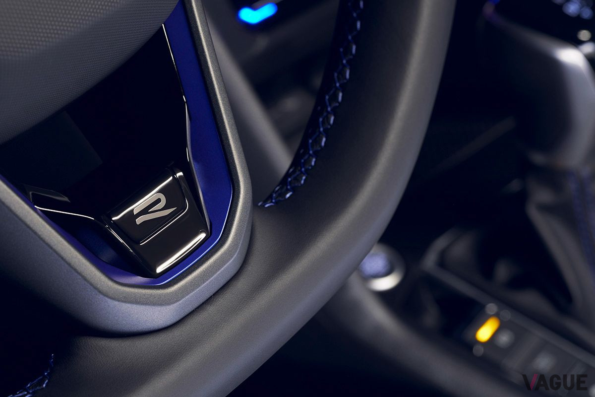VW「ティグアンR」のステアリングホイール