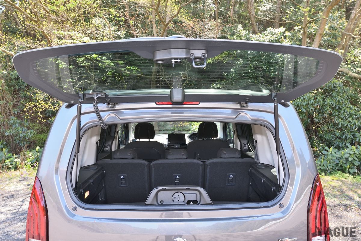 プジョー「リフター」、シトロエン「ベルランゴ」ともにリアガラスハッチが単独で開閉可能