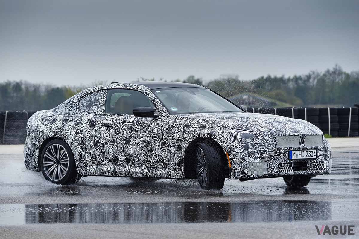 最終テストをおこなっているBMW新型「2シリーズクーペ」