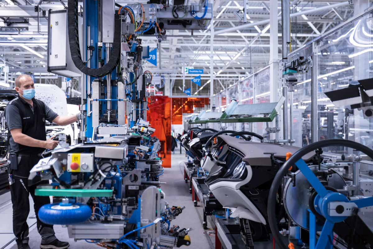 ドイツ・ジンデルフィンゲンにあるメルセデス工場「ファクトリー56」で生産されるメルセデス・ベンツ「EQS」