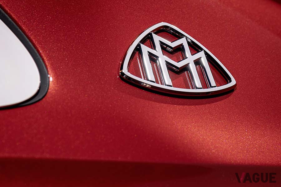 新型「メルセデス・マイバッハSクラス」のエンブレム