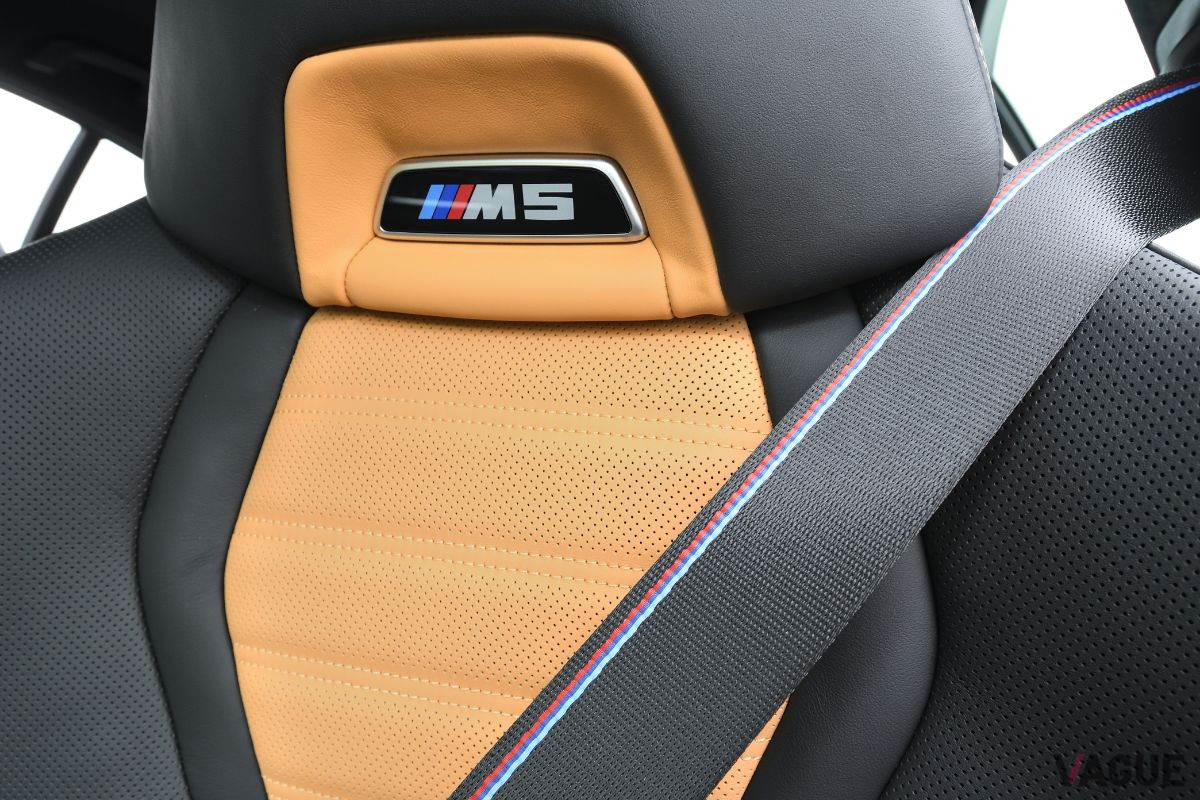 BMW「M5コンペティション」のフロントシートバック