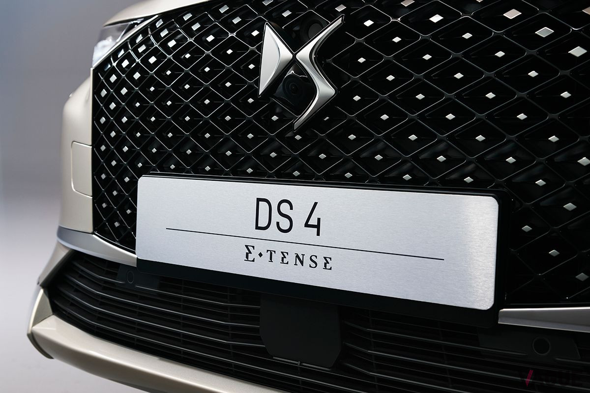 新型「DS4」のフロントグリル