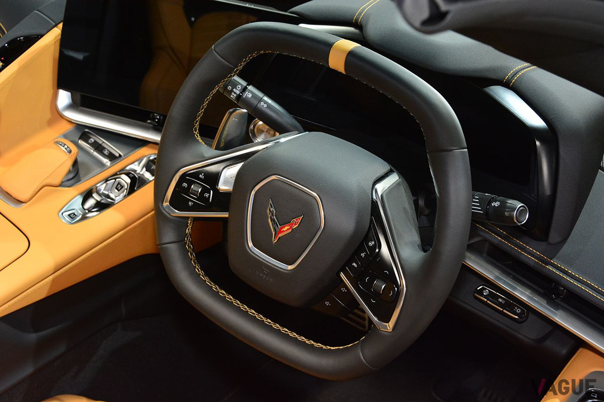 新型「シボレー コルベット 2LT」のインパネ