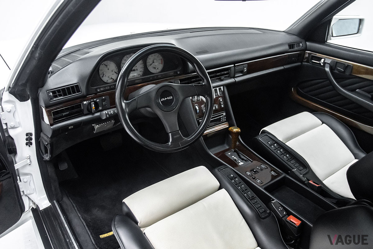約1690万円で継続販売中のメルセデス・ベンツ「500 SEC 6.0 AMG ワイドボディ」（C）2021 Courtesy of RM Sotheby's
