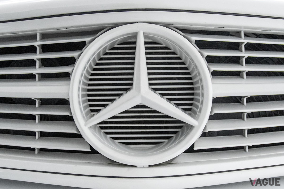 約1690万円で継続販売中のメルセデス・ベンツ「500 SEC 6.0 AMG ワイドボディ」（C）2021 Courtesy of RM Sotheby's