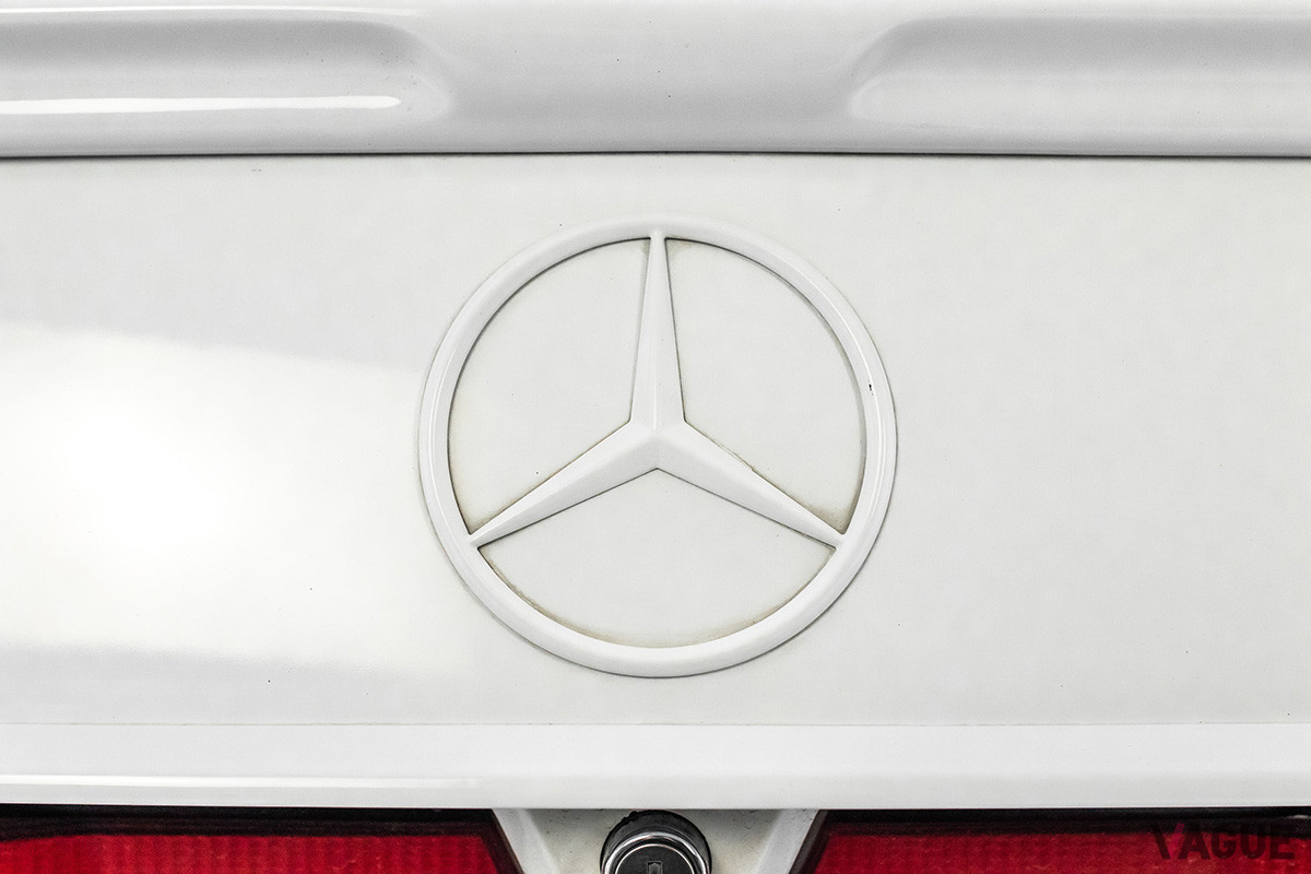 約1690万円で継続販売中のメルセデス・ベンツ「500 SEC 6.0 AMG ワイドボディ」（C）2021 Courtesy of RM Sotheby's