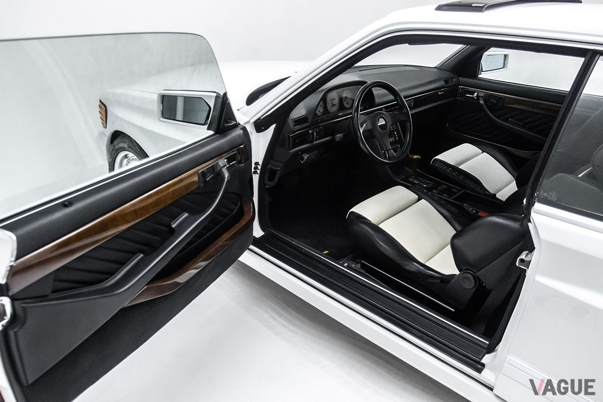 約1690万円で継続販売中のメルセデス・ベンツ「500 SEC 6.0 AMG ワイドボディ」（C）2021 Courtesy of RM Sotheby's