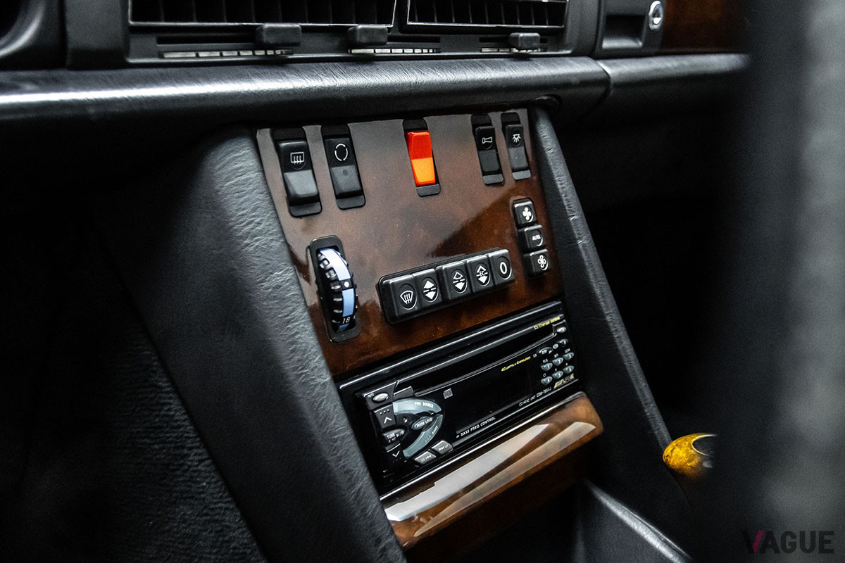 約1690万円で継続販売中のメルセデス・ベンツ「500 SEC 6.0 AMG ワイドボディ」（C）2021 Courtesy of RM Sotheby's