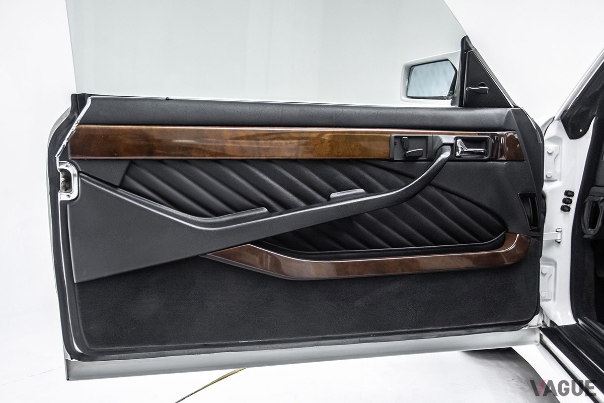 約1690万円で継続販売中のメルセデス・ベンツ「500 SEC 6.0 AMG ワイドボディ」（C）2021 Courtesy of RM Sotheby's