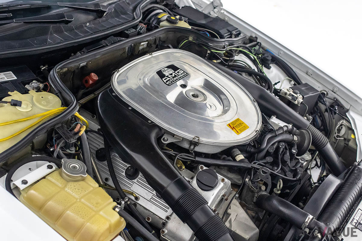 約1690万円で継続販売中のメルセデス・ベンツ「500 SEC 6.0 AMG ワイドボディ」（C）2021 Courtesy of RM Sotheby's