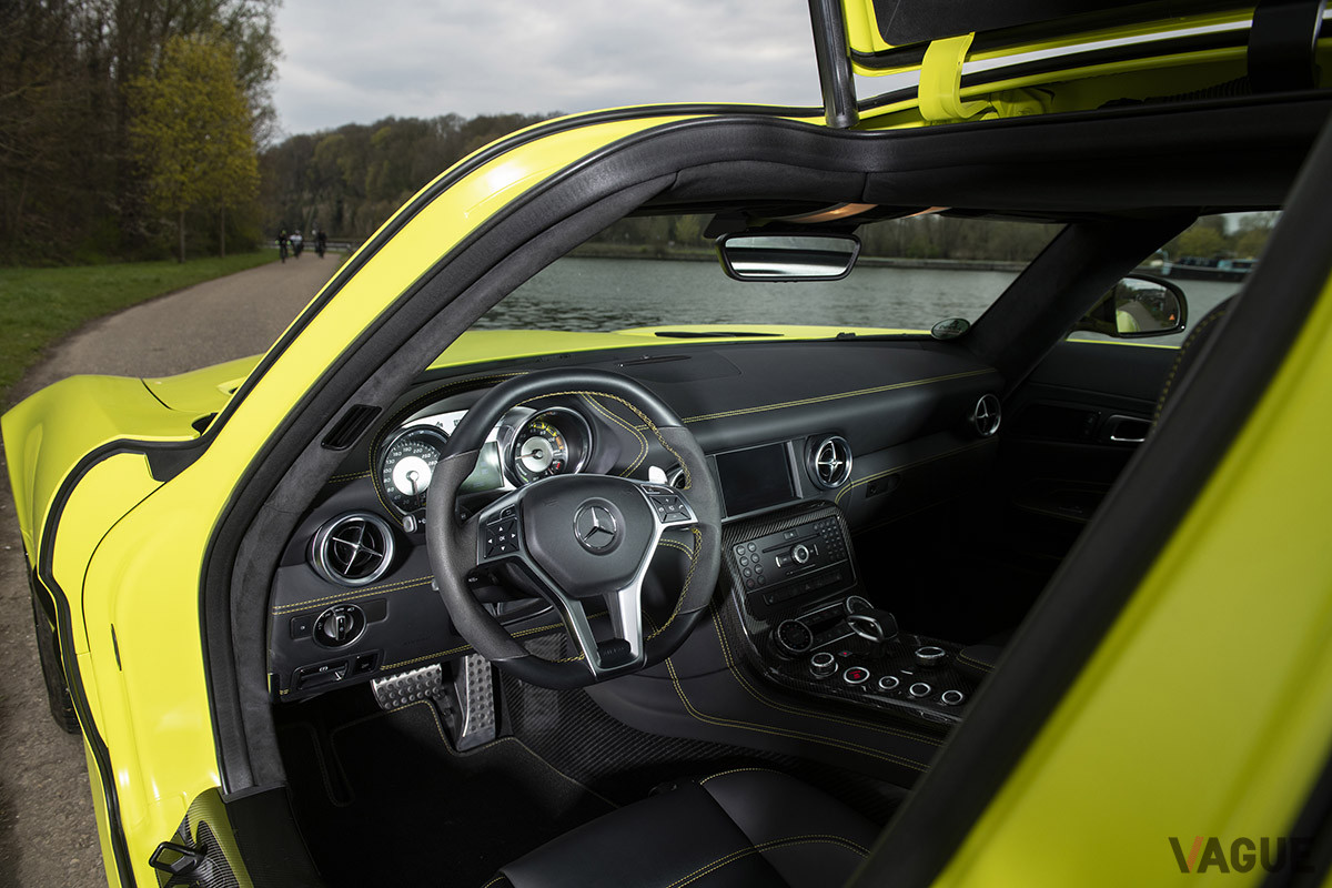 希望販売価格およそ1億4000万円のメルセデス・ベンツ「SLS AMG E-CELL」（C）2021 Courtesy of RM Sotheby's
