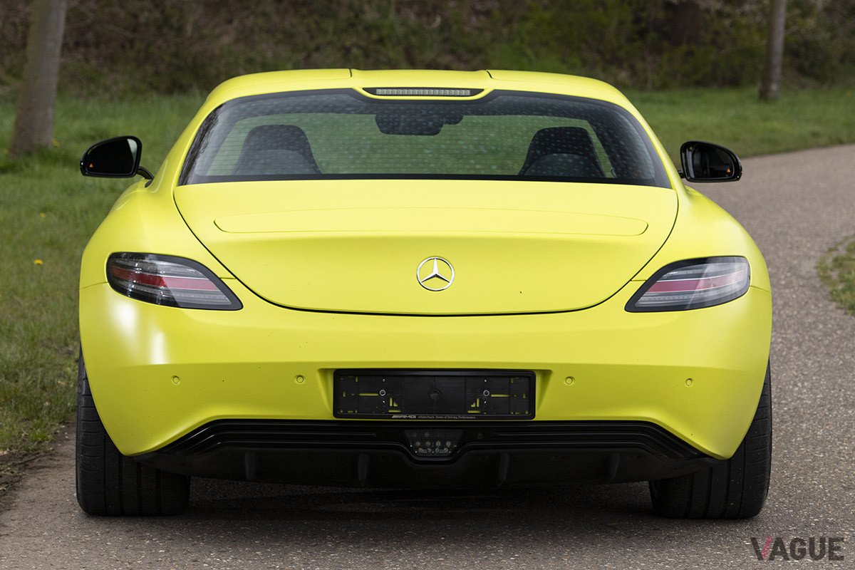 希望販売価格およそ1億4000万円のメルセデス・ベンツ「SLS AMG E-CELL」（C）2021 Courtesy of RM Sotheby's