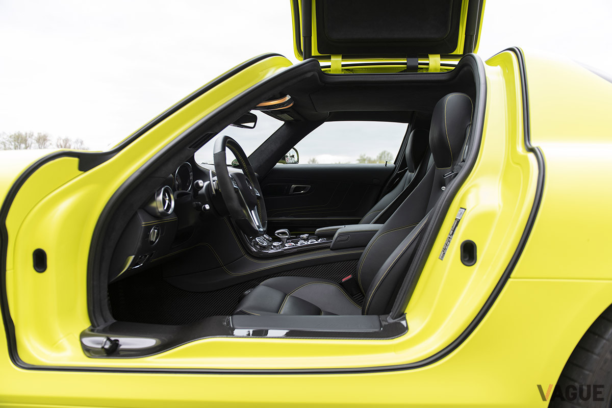 希望販売価格およそ1億4000万円のメルセデス・ベンツ「SLS AMG E-CELL」（C）2021 Courtesy of RM Sotheby's