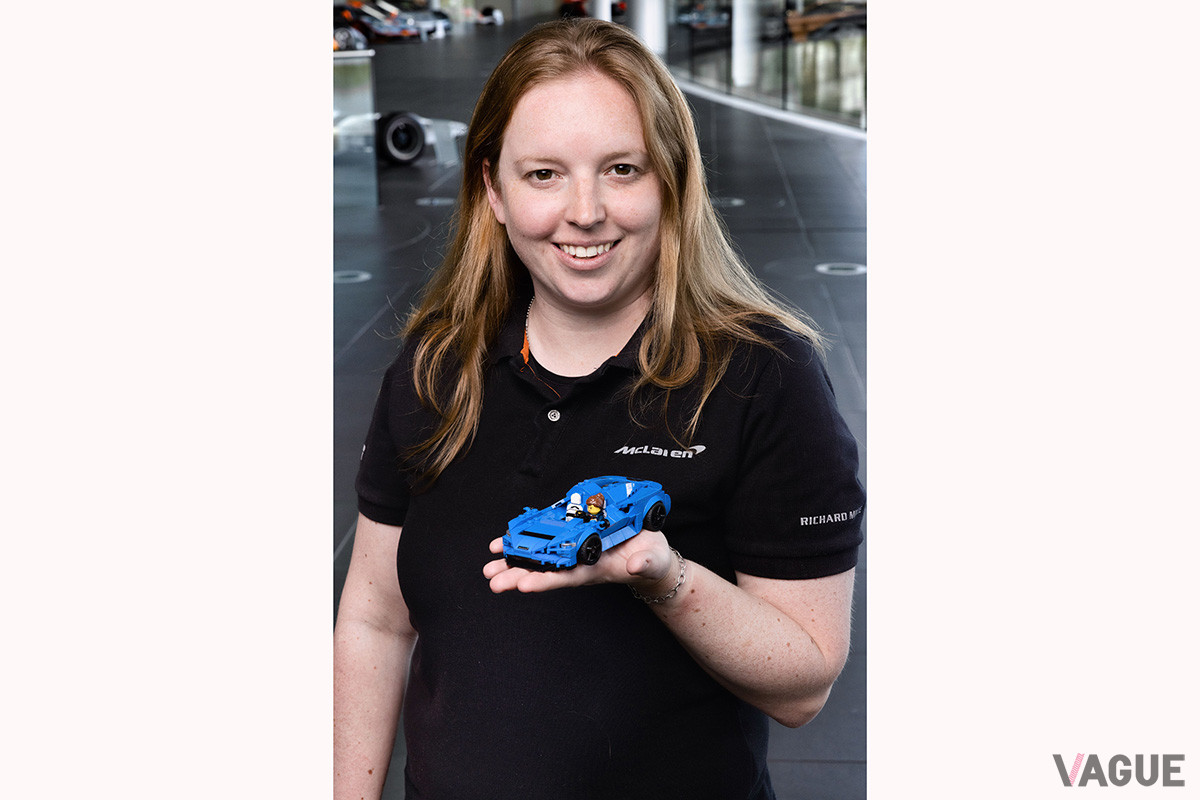 マクラーレンとレゴのコラボレーションにより誕生した「LEGOスピードチャンピオン マクラーレンElva」とレイチェル・ブラウン氏