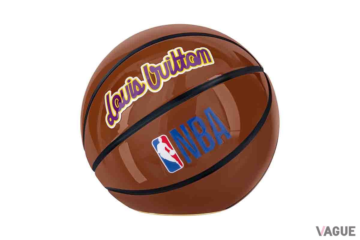 ヴィトンのモノグラム柄マスクは7万3700円！ LVとNBAのコラボ第二弾