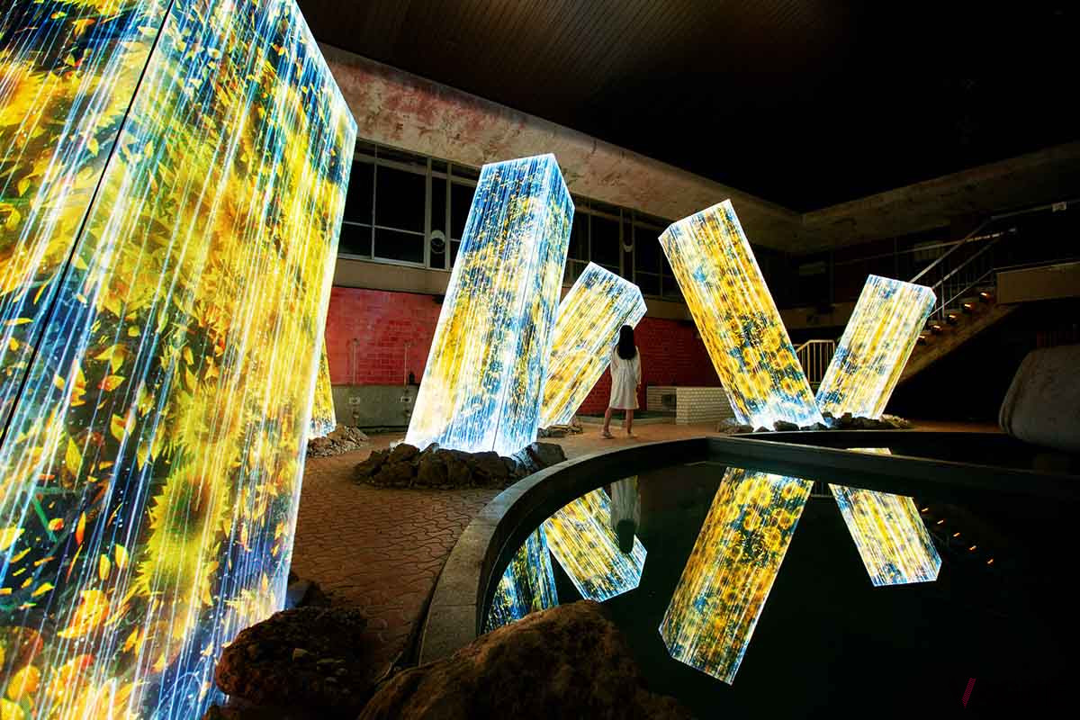 御船山楽園の大自然アート展「ボルボ チームラボ かみさまがすまう森」
