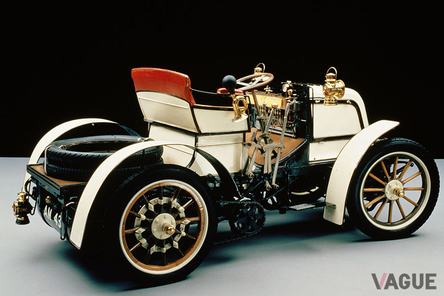 1898年に登場したダイムラー8HP「フェニックス」フェートン