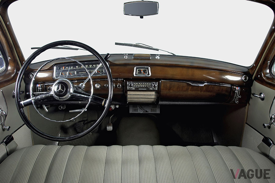 1957年製W180型220S「ポントン」のインパネ