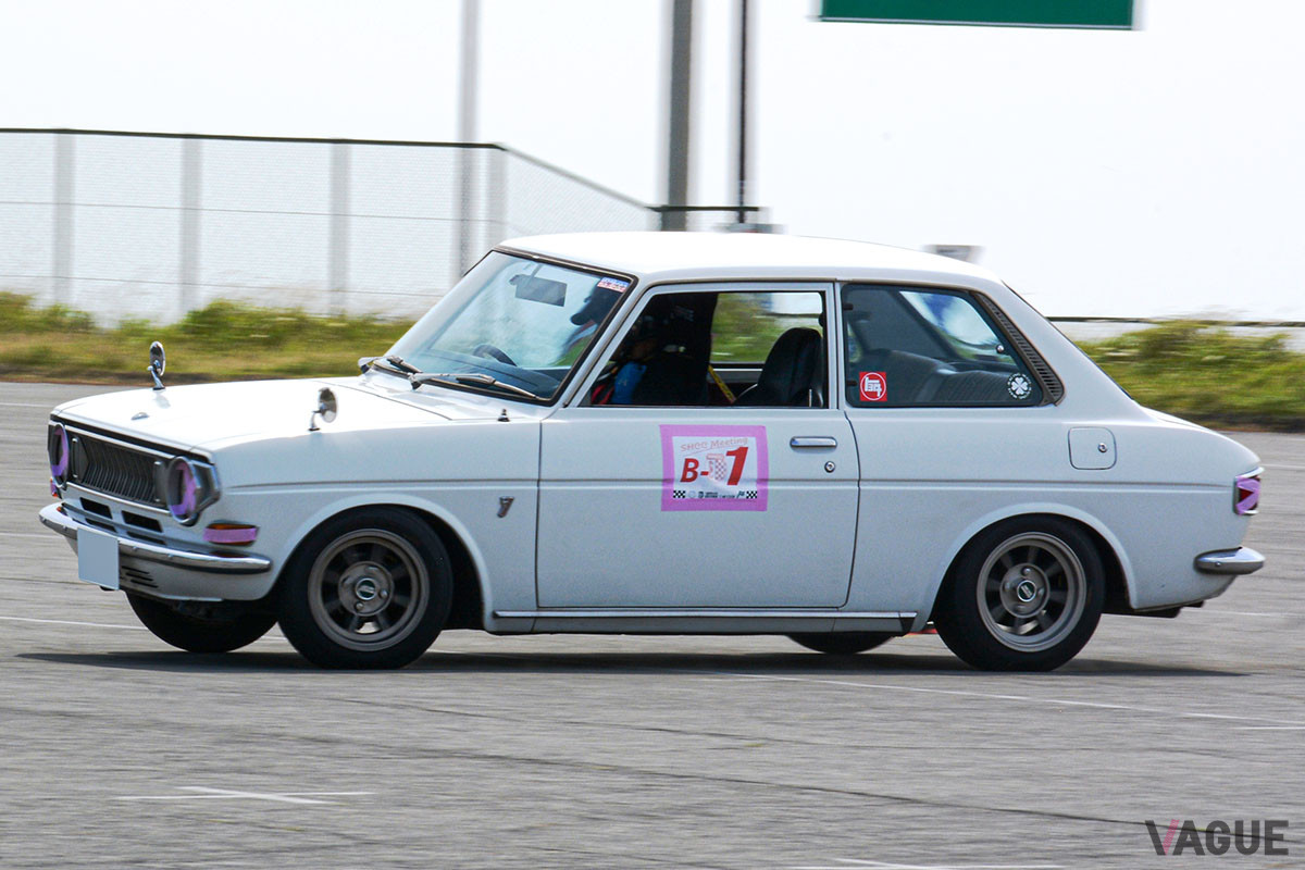果敢な走りを見せるパブリカKP。赤いゼッケン1は、前回のクラス優勝車の証