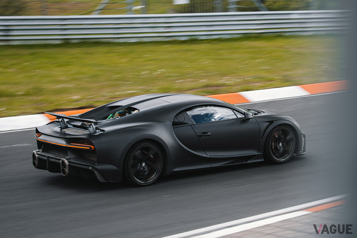 300mph（約480km／h）超えのスピード記録達成記念に30台が限定生産される「シロン スーパースポール300＋」は、約4億6700万円